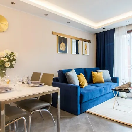 Golden Blue With Pool And Jacuzzi Apartment *